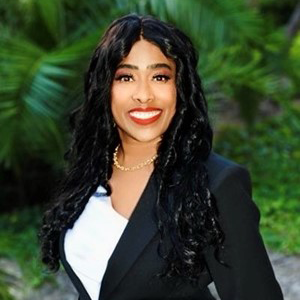 Raquel Headshot_Managing Director - Investments